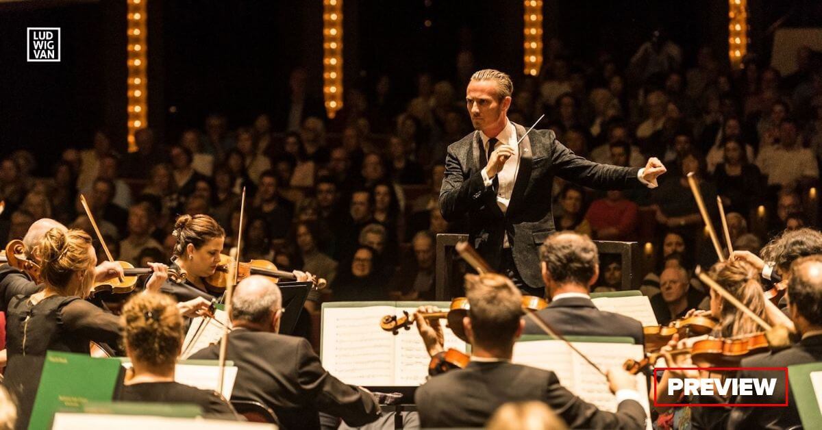 Alexander Shelley conducts the NAC Orchestra (Photo: Dwayne Johnson)