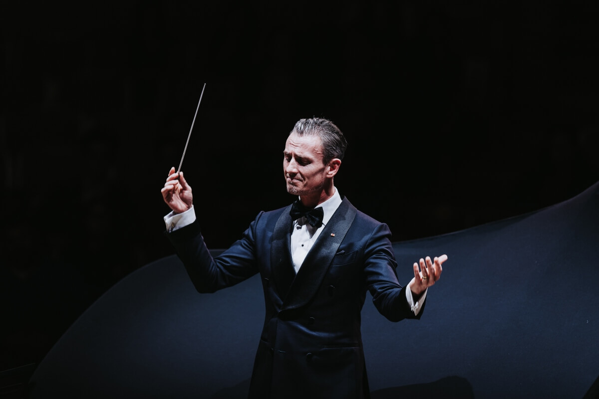 Conductor Alexander Shelley (Photo: Curtis Perry)